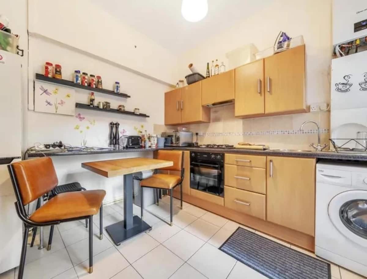 Charming 1-Bedroom Apartment Southfields, Λονδίνο Εξωτερικό φωτογραφία