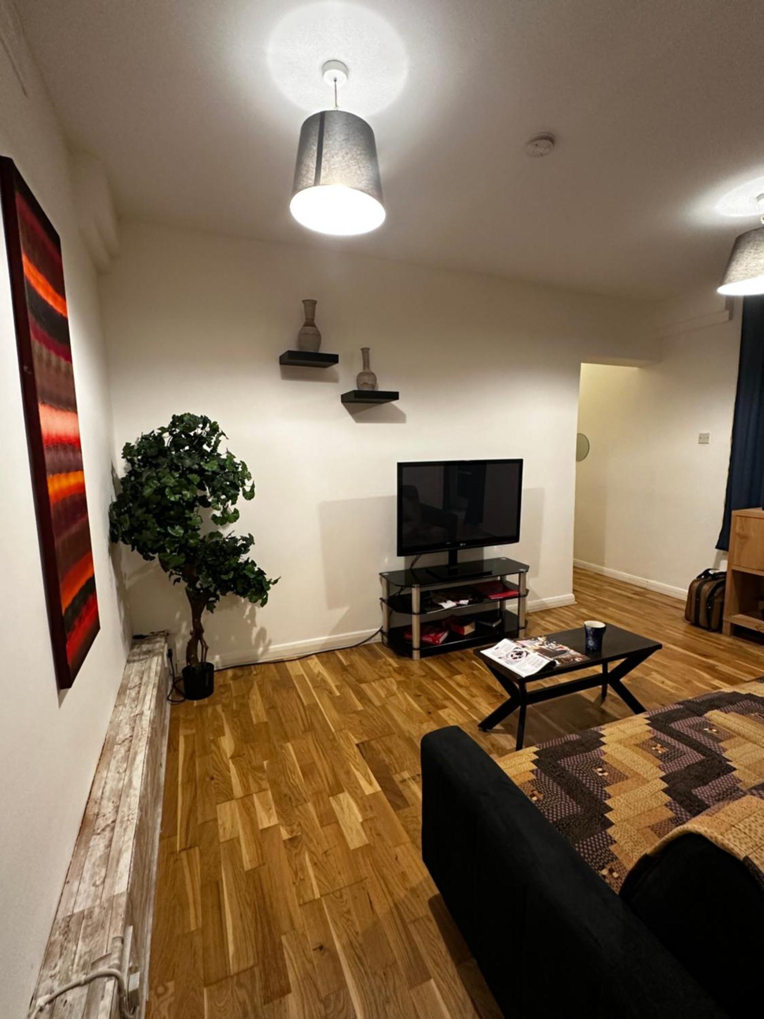 Charming 1-Bedroom Apartment Southfields, Λονδίνο Εξωτερικό φωτογραφία