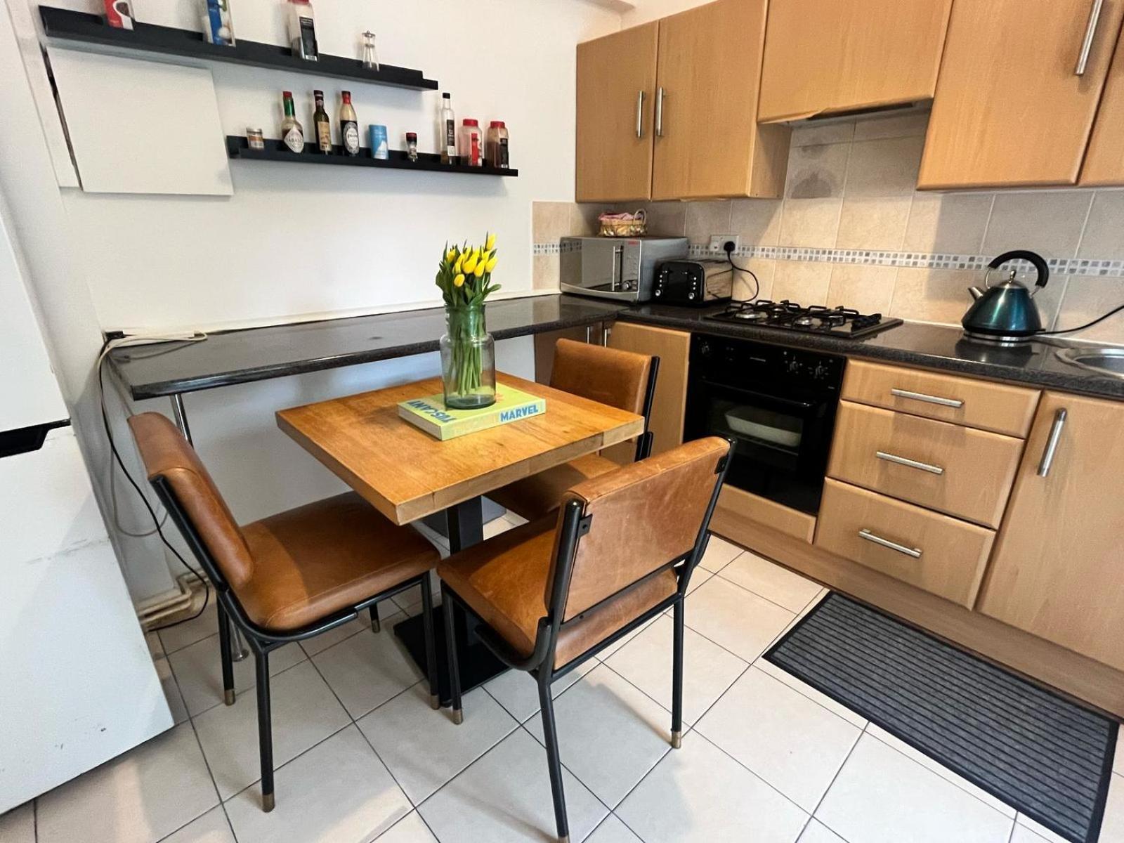 Charming 1-Bedroom Apartment Southfields, Λονδίνο Εξωτερικό φωτογραφία
