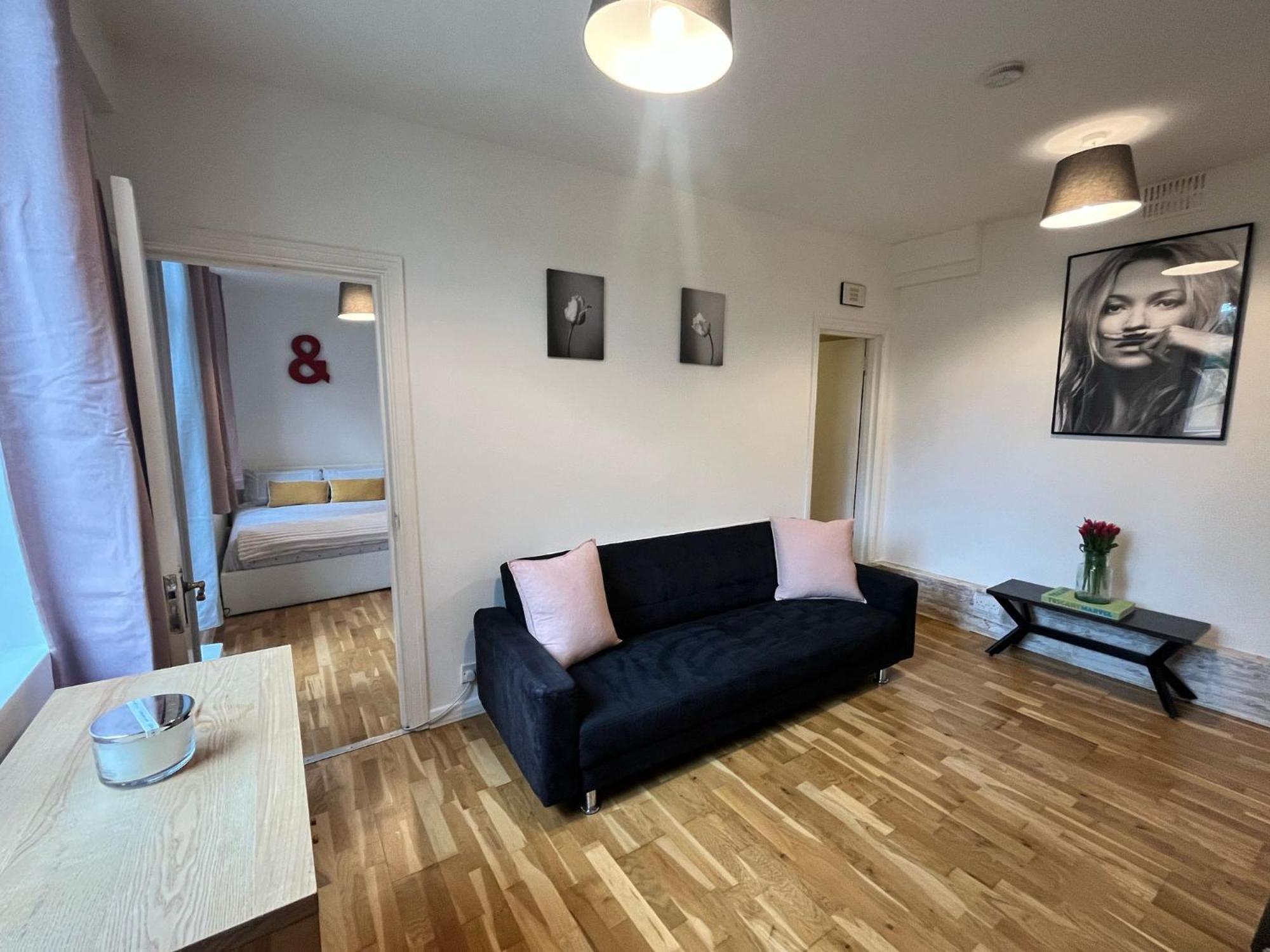 Charming 1-Bedroom Apartment Southfields, Λονδίνο Εξωτερικό φωτογραφία